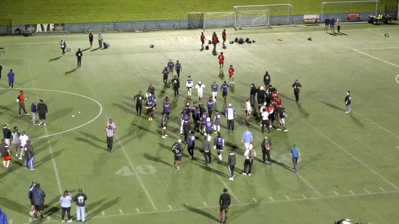 PURGE MOB V. CAPTAIN CREW Football LiveLive2